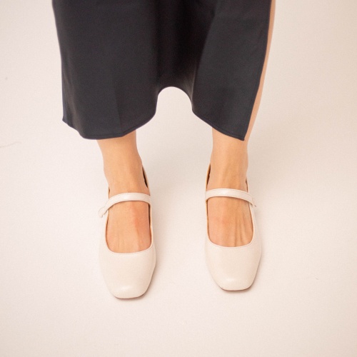 Dora Low Heels, glossy white | Balagan Studio