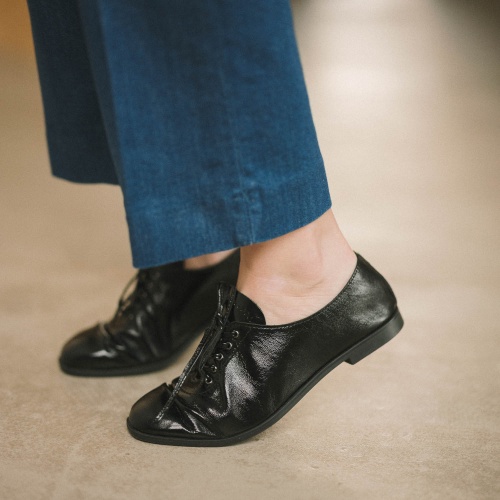 Step Flats, glossy black | Balagan Studio