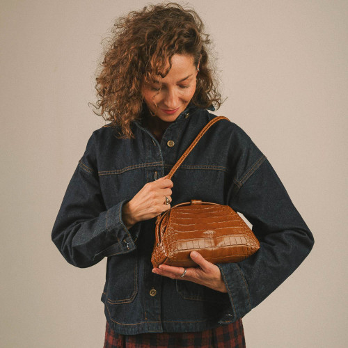 Hug bag torebka M, karmelowy wzór krokodyla | Balagan Studio
